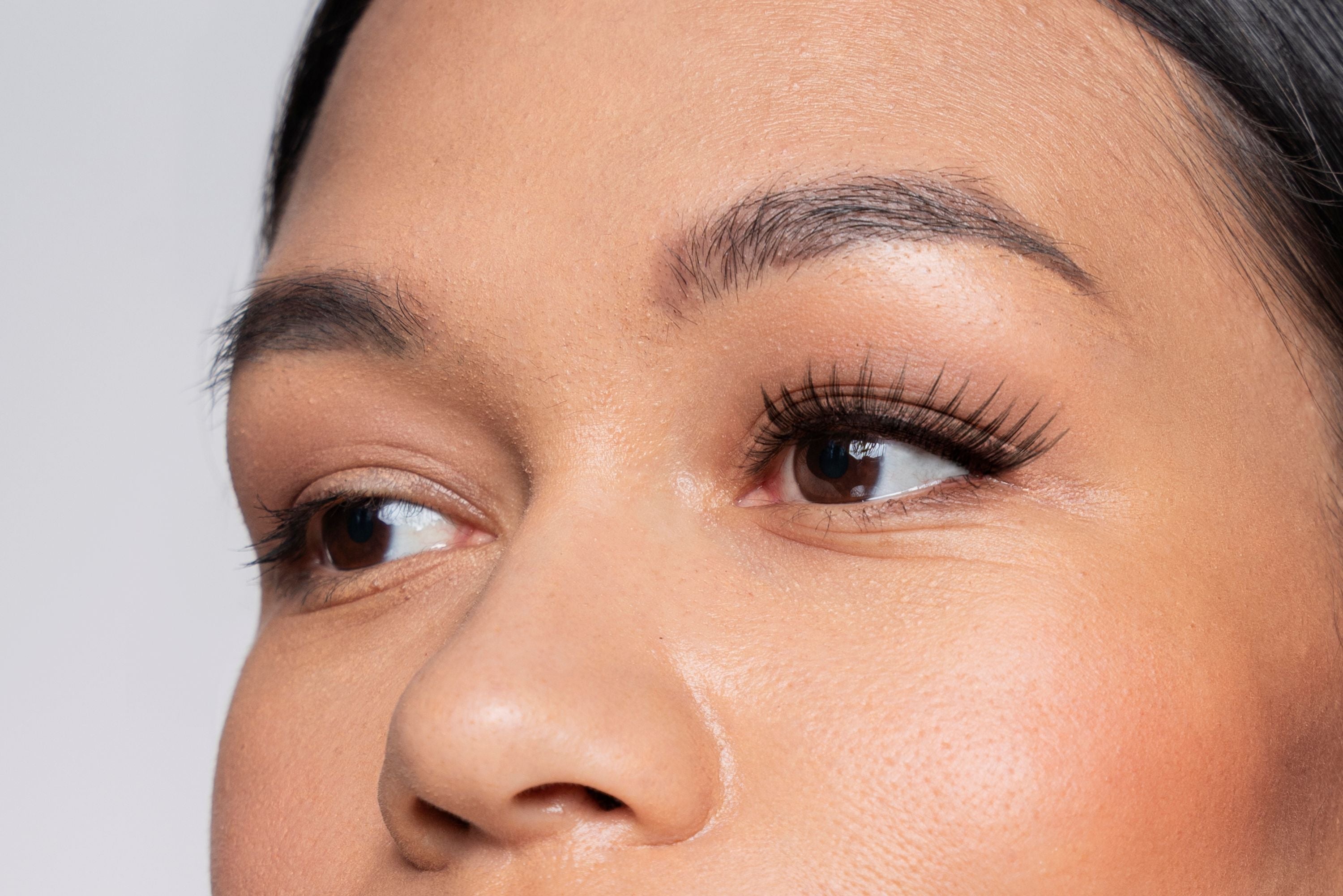 Lash Serums for Sensitive Eyes & Contact Lens Wearers: What Ingredients Really Matter
