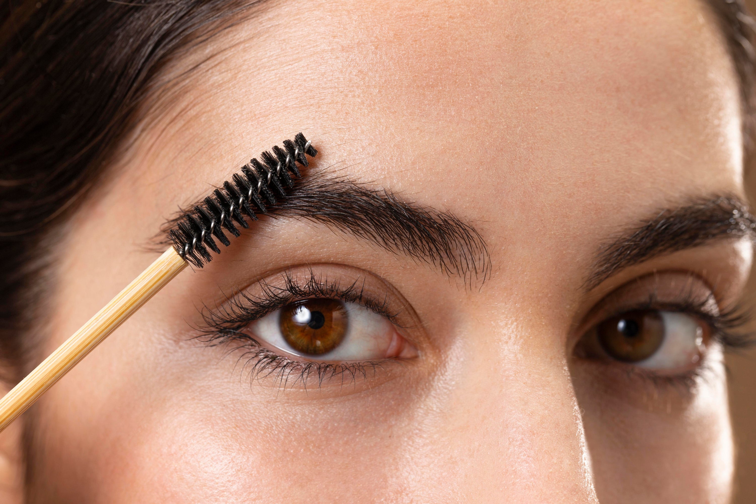 Brow Gel vs. Brow Growth Serum: When to Style and When to Regrow with QUABROW