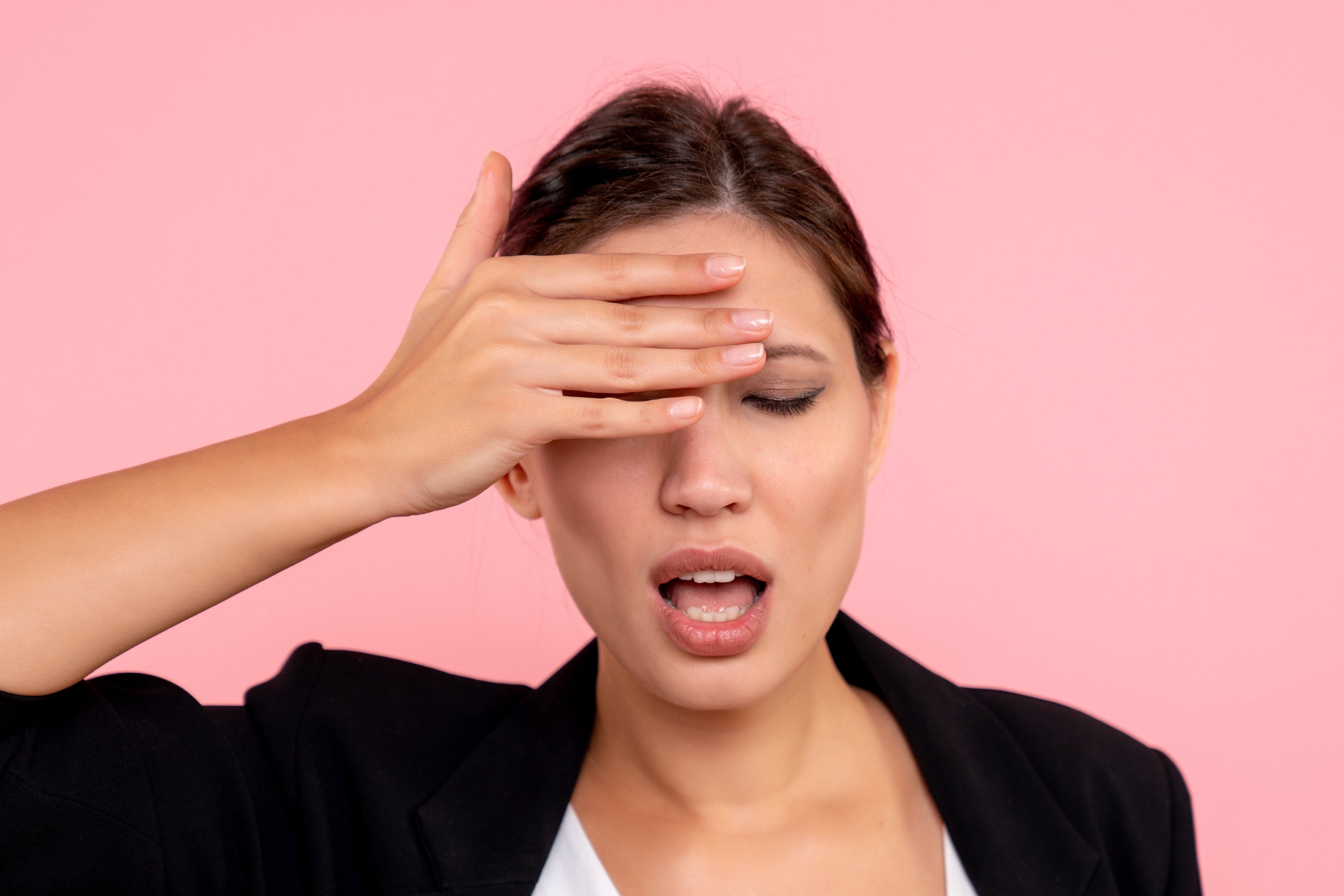 Cortisol & Lashes: How Stress and Sleep Deprivation Shorten the Growth Cycle (and How to Fix It)