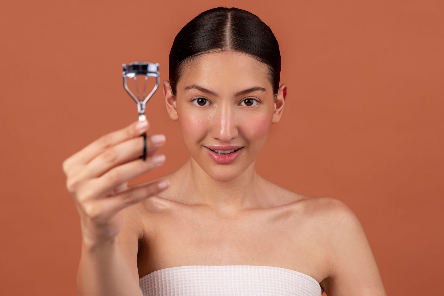 Straight & Downward Lashes: How to Lift, Curl, and Lengthen Stubborn Eyelashes Naturally