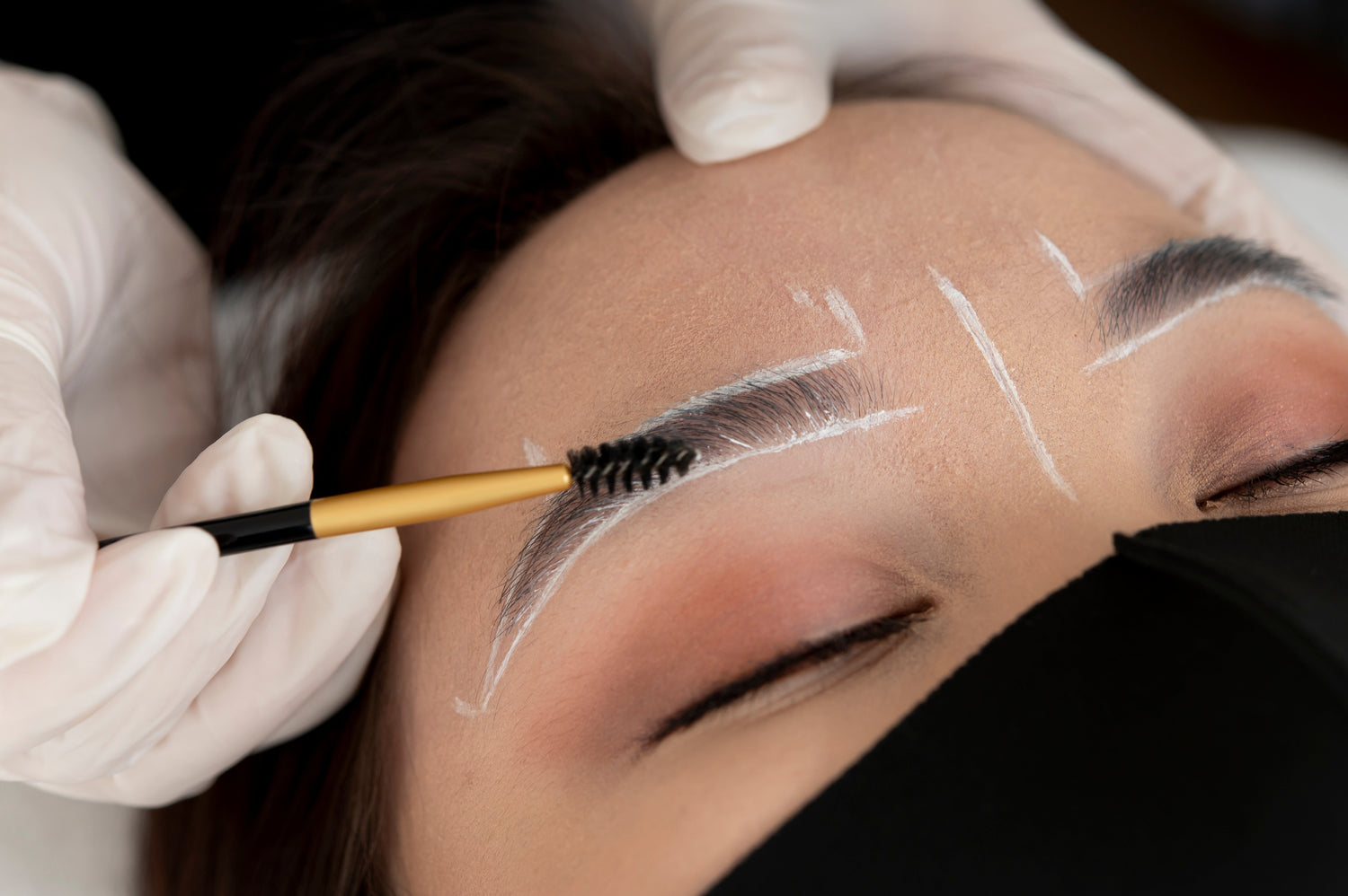 Brow Serums vs. Microblading: How to Rebuild Thick, Natural Brows Without Permanent Makeup
