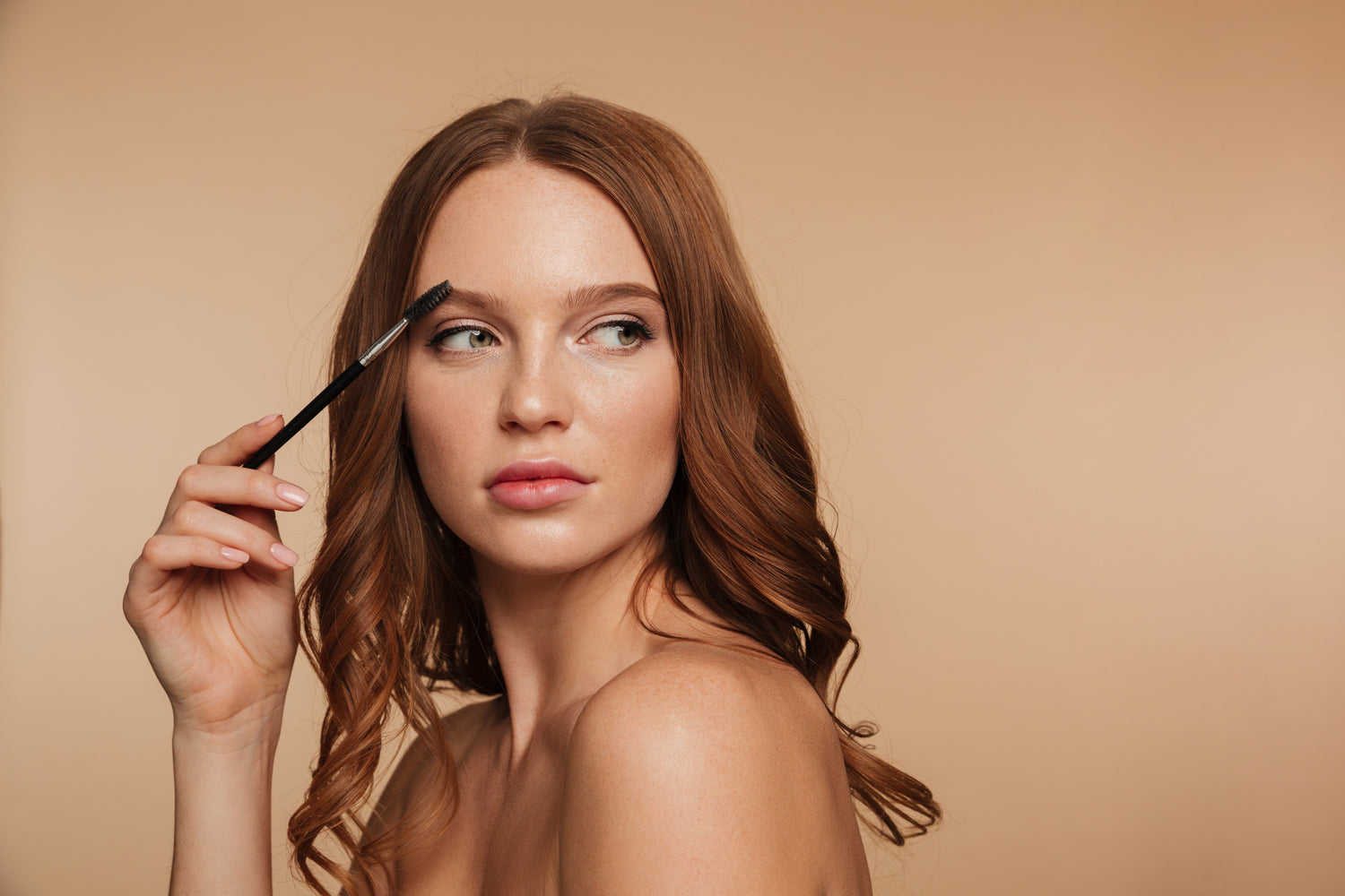 Tinted Brow Mascara vs. Brow Growth Serum: How to Get Natural Fullness with QUABROW