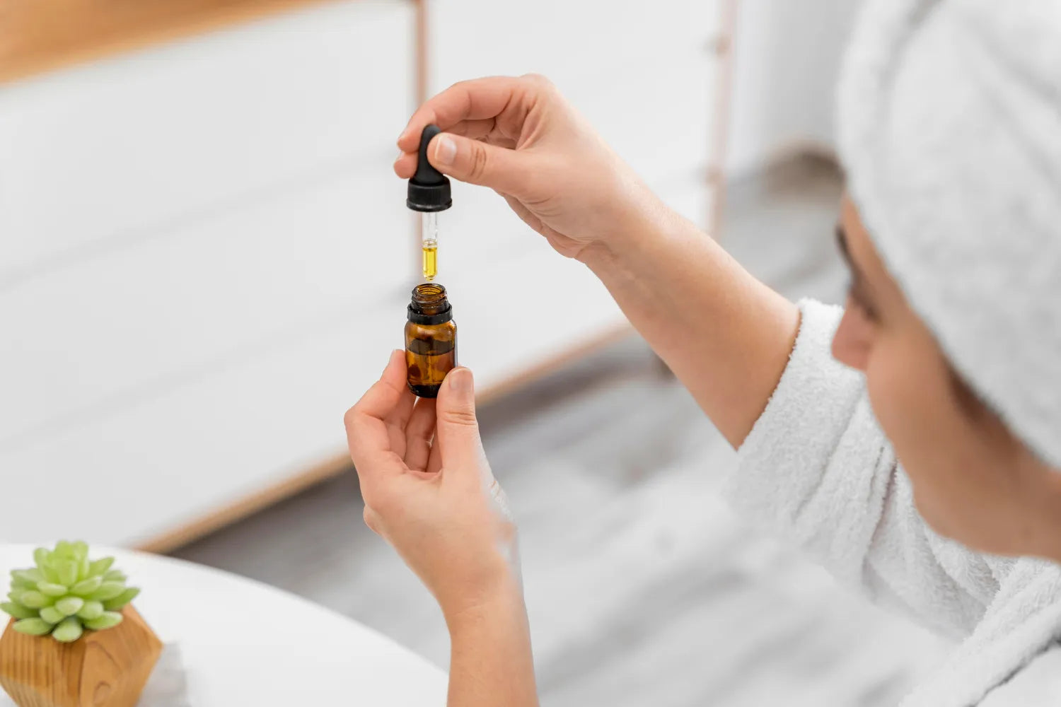 Castor oil for lashes and brows – why you should use it.