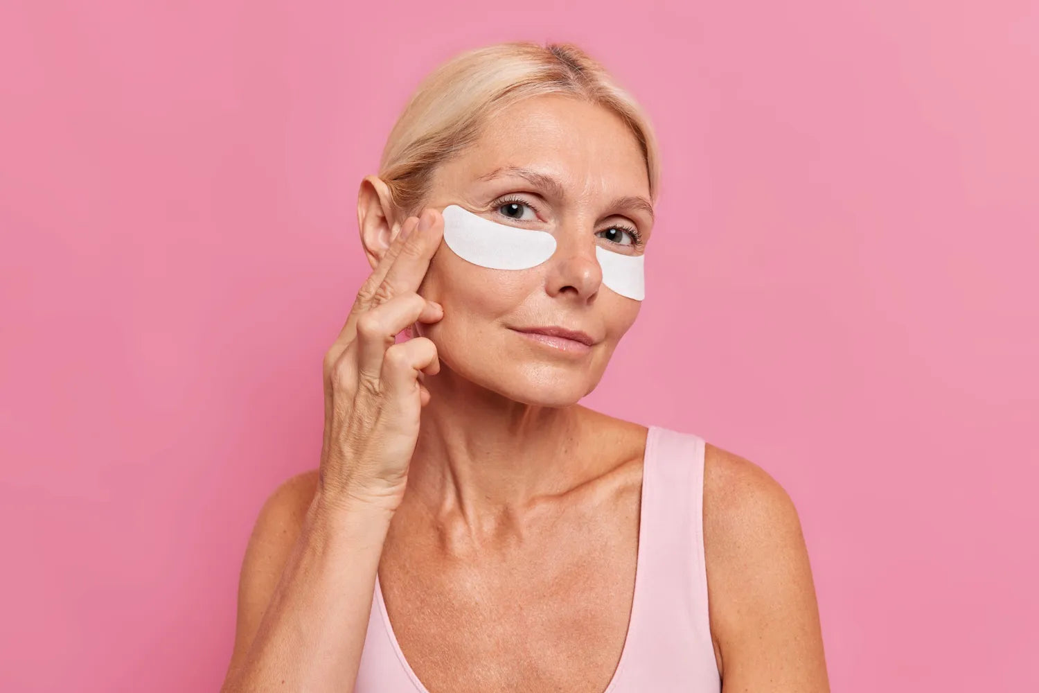 Eye area skincare after 40 – how to care for a youthful look?
