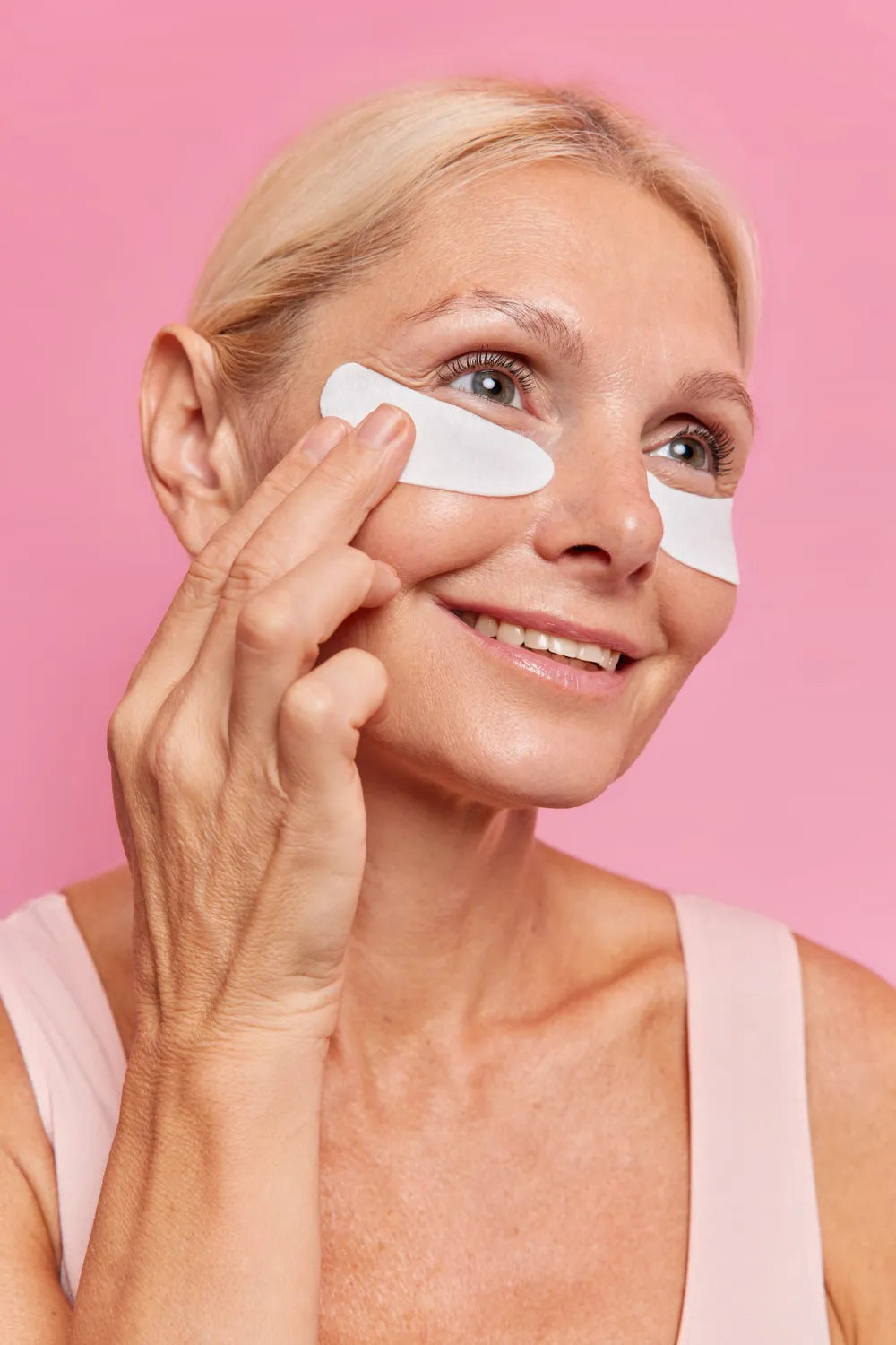Eye area skincare after 40 – how to care for a youthful look?