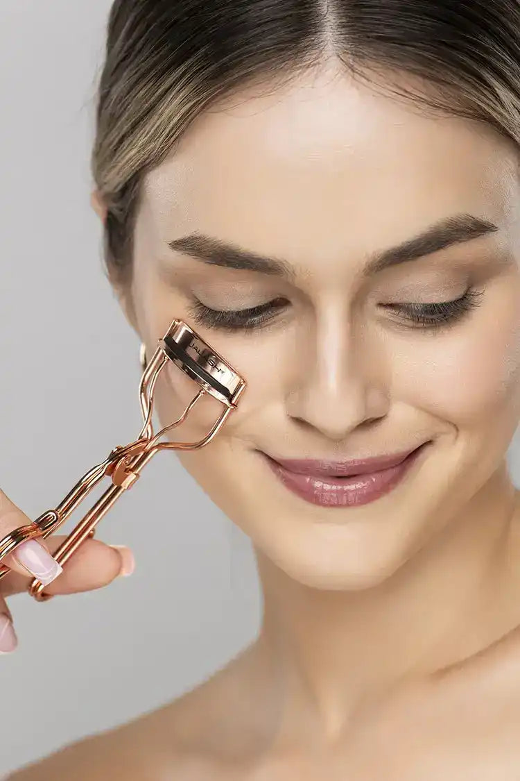 Using Qualash eyelash curler with natural lashes