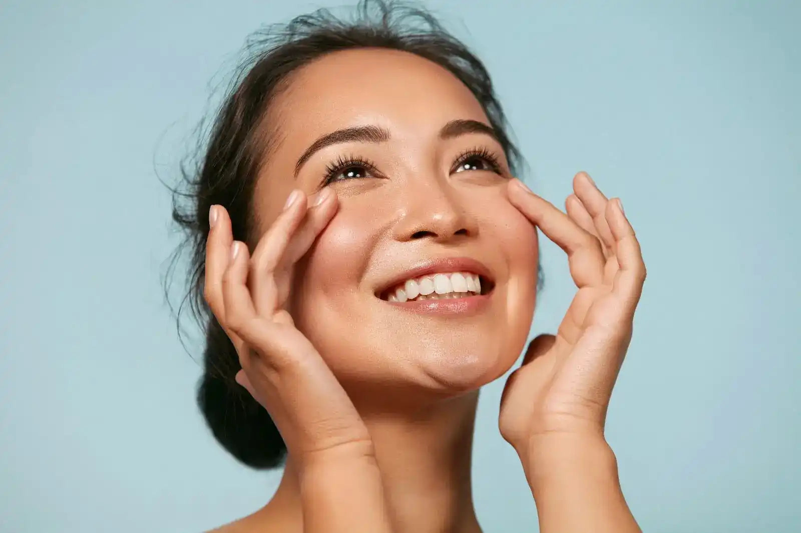 Happy woman with natural long lashes Qualash eyelash serum